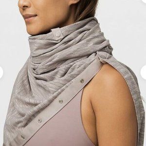 Lululemon Vinyasa Infinity Scarf Aqueous Ikat Jacquard Light Chrome Silver/Pink